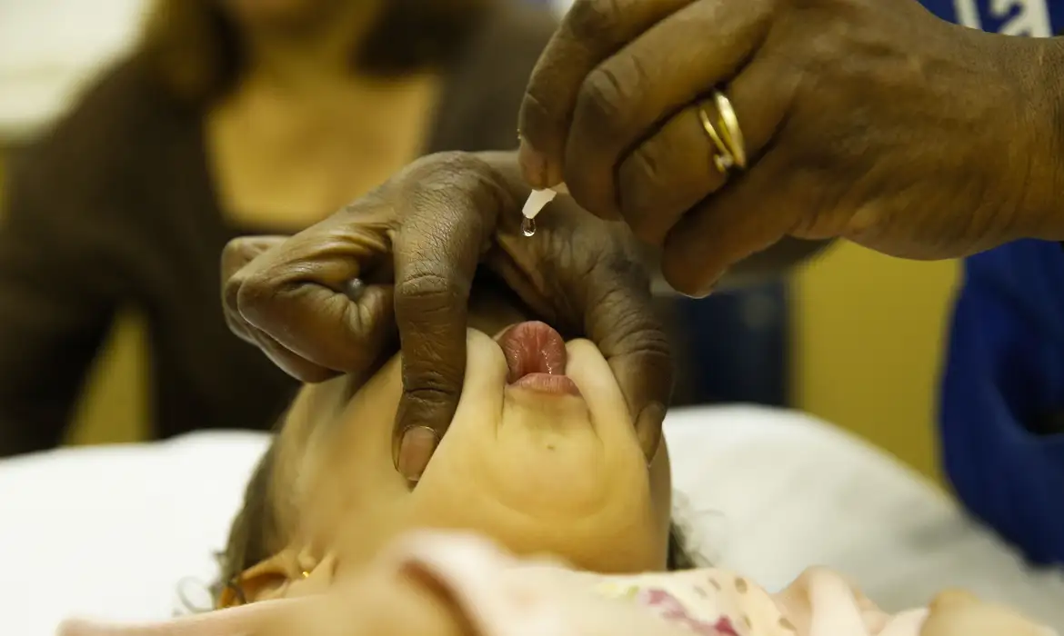 Brasil retoma segunda dose de reforço da vacina contra a poliomielite para crianças de 4 anos - Imagem do artigo