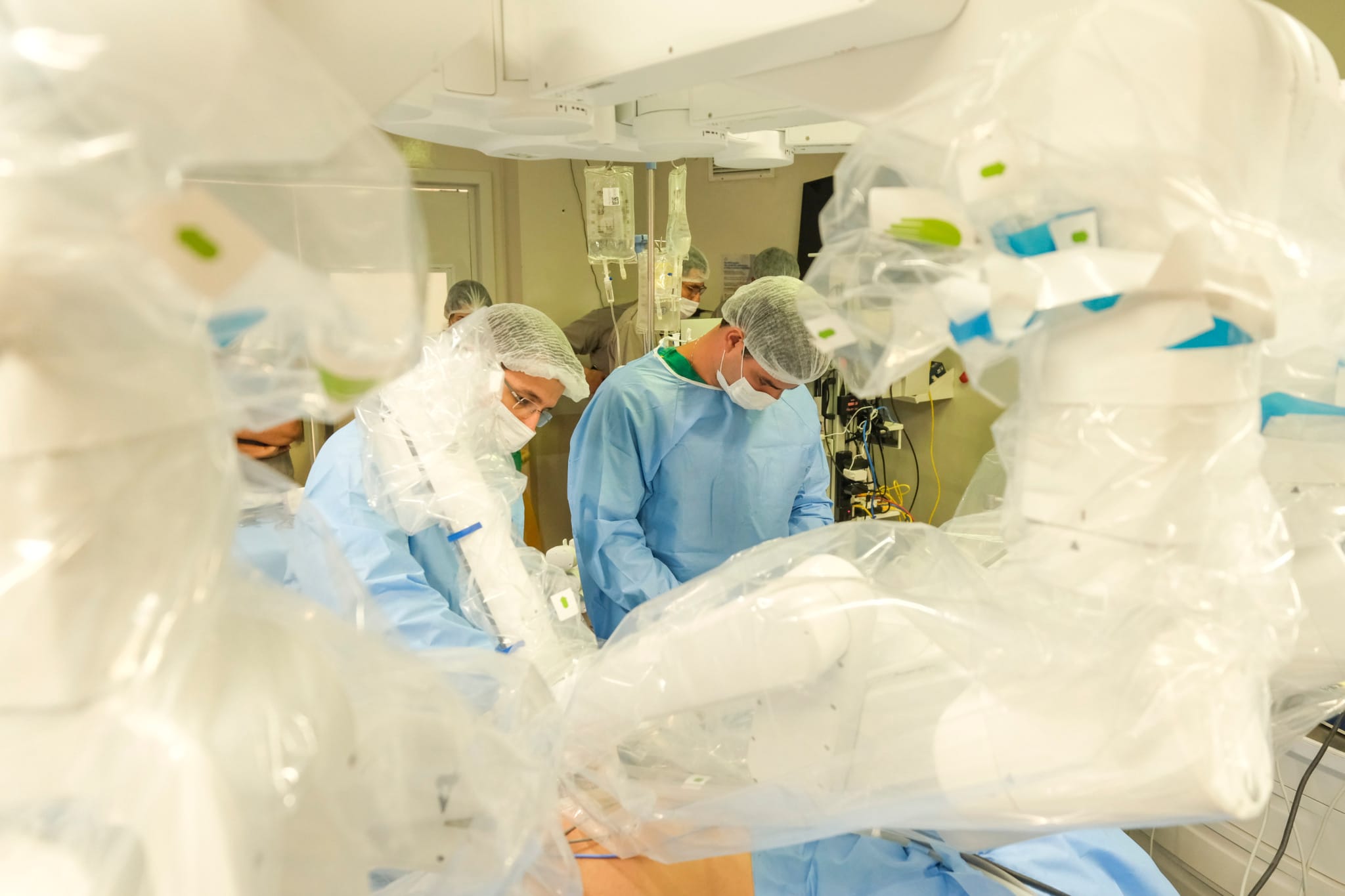 Cirurgia robótica renal à distância permite alta em menos de 24 horas a paciente com Parkinson - Imagem do artigo