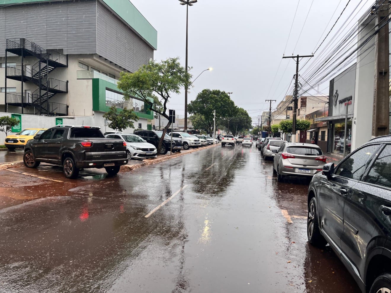 Alerta do Inmet indica risco de chuva forte, ventania e granizo em Dourados durante toda a quarta-feira - Imagem do artigo