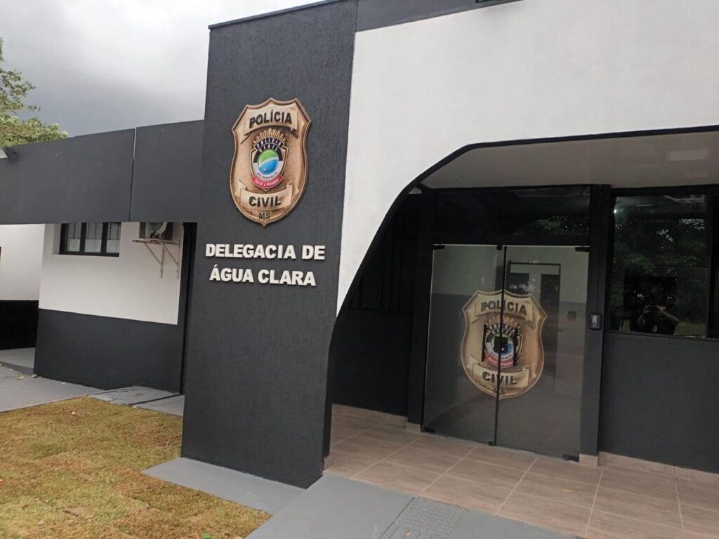 Jovem é esfaqueado em alojamento de posto em Água Clara