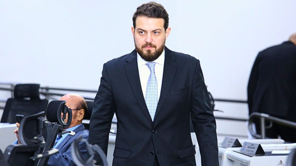 Justiça bloqueia R$ 714 mil de Claudinho Serra e réus da Operação Tromper