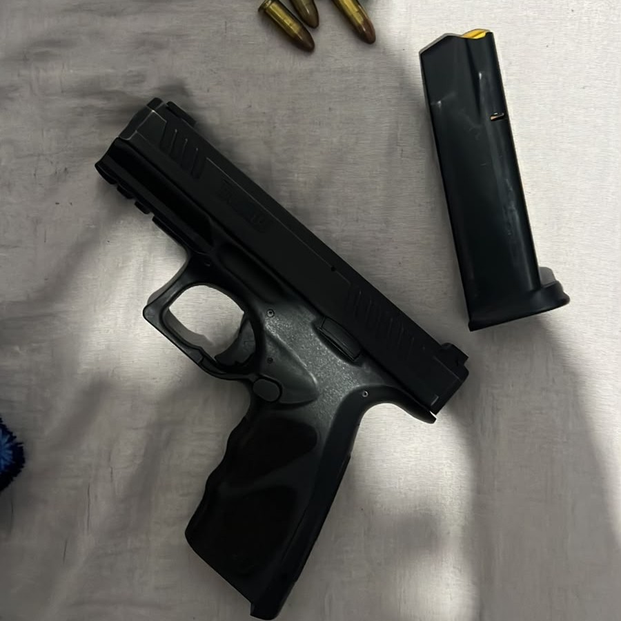 Mulher é presa por posse ilegal de pistola no Bairro Universitário