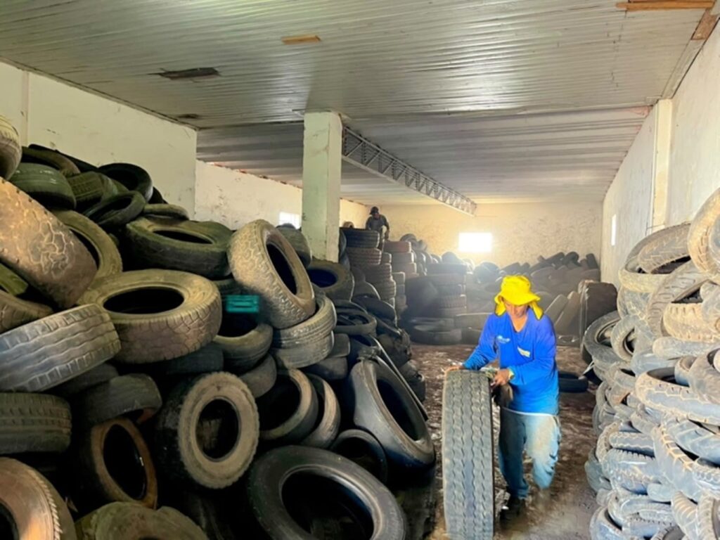 Aparecida do Taboado envia 26 toneladas de pneus para reciclagem no Paraná