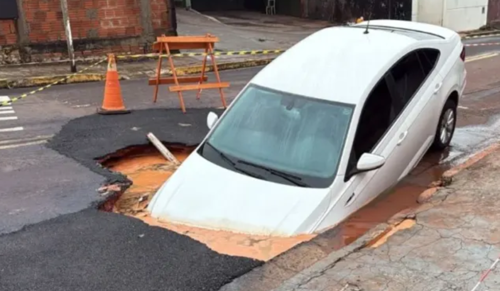MSGás inicia reparo na Vila Margarida após buraco engolir carro
