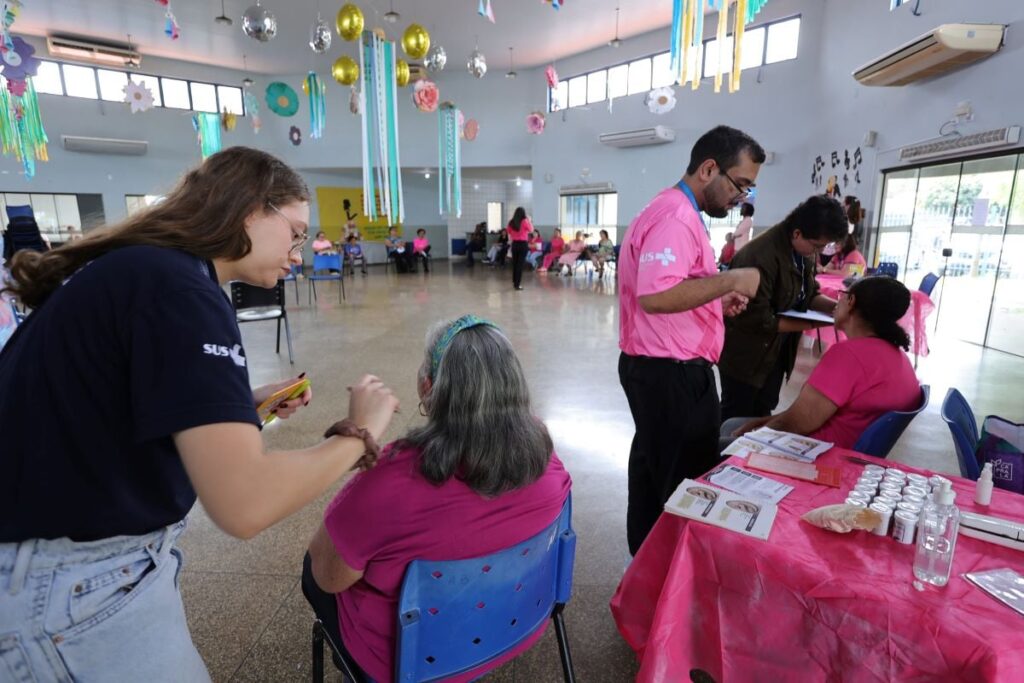 Coffee Break Outubro Rosa leva prevenção e cuidados ao Poupatempo de Dourados